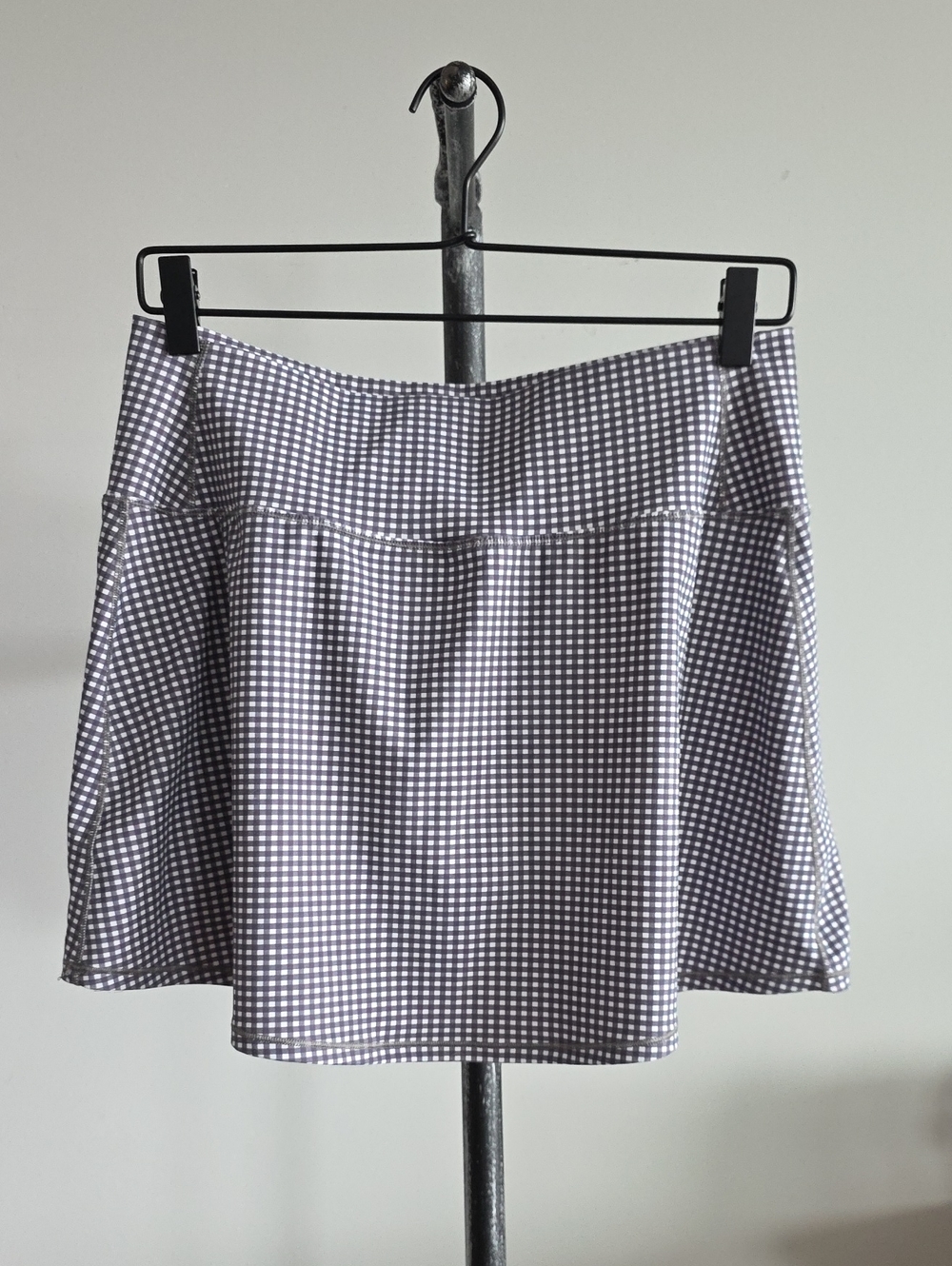 Vuori Volley Skirt In Gingham Print- Gray/White - Picture 3 of 8